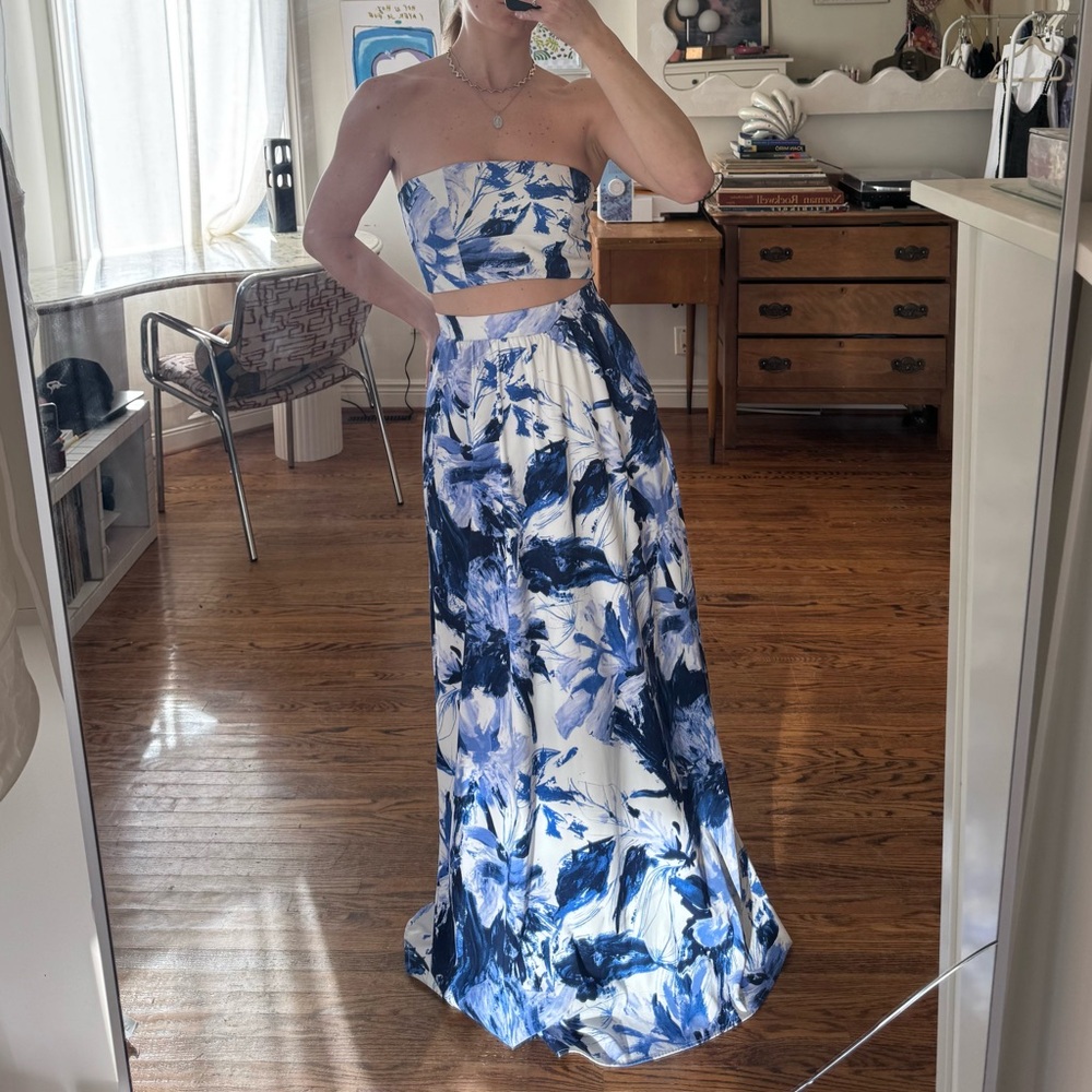 Rubber Ducky Productions - Floral Blue and White maxi skirt set - Size S